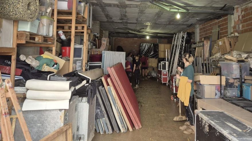 Almacén de Albena Producciones, en l'Alcúdia, devastado por la DANA