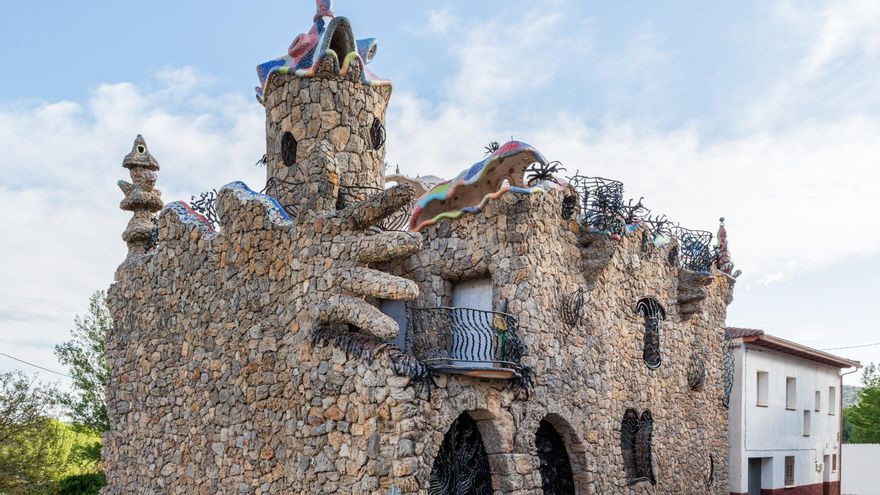 La influencia de Gaudí en Guadalajara: el pueblo que es una postal modernista