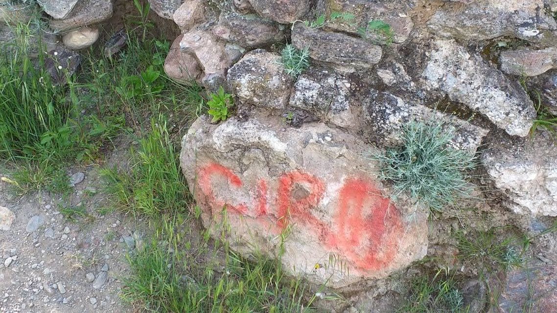 Las pintadas y la utilización de estos espacios como lugar de ocio son dos de sus grandes amenazas.