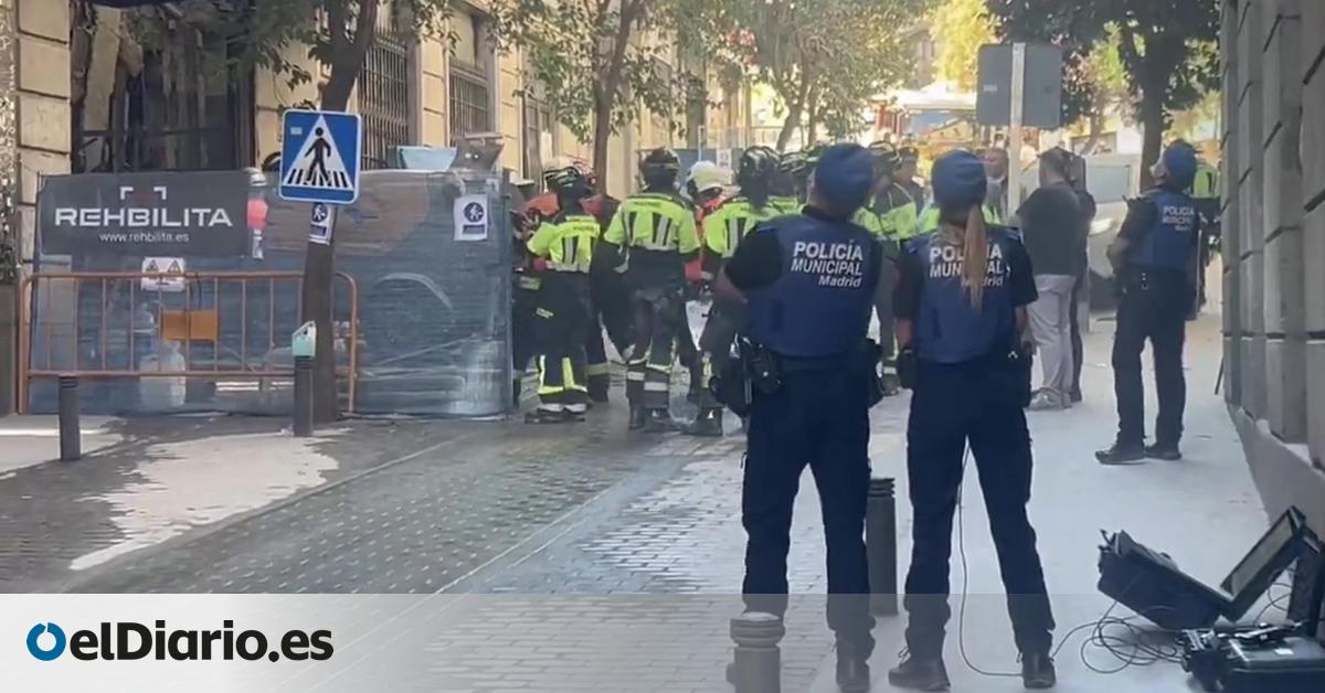 Varios heridos por el derrumbe de un edificio en pleno centro de Madrid: “Echamos en falta a algunos compañeros”