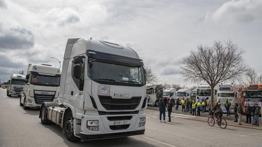 Caravanas de camiones en Ciudad Real y Puertollano por la huelga, a las que han sumado 40 tractores