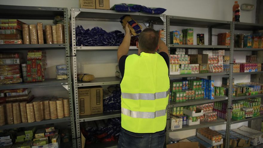 Centro de donaciones en La Palma / FOTO: JOSÉ BRINGAS