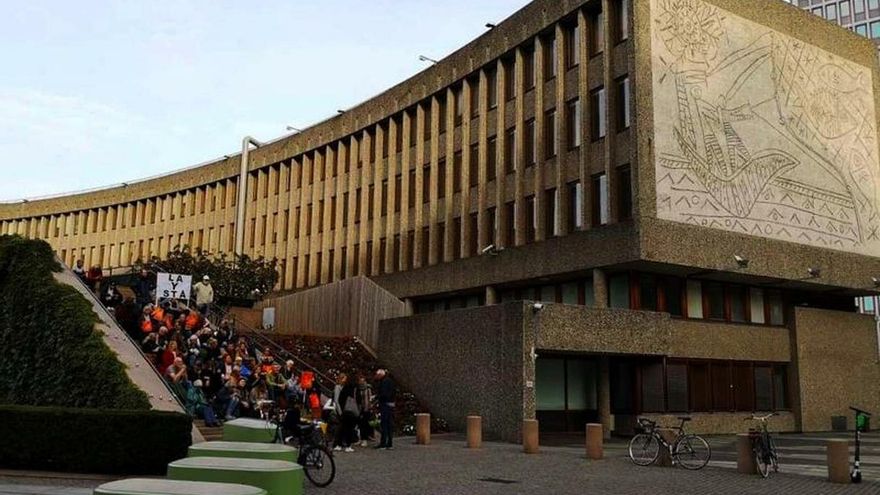 Movilización en Noruega en 2019 frente al Bloque Y, hoy en obras.