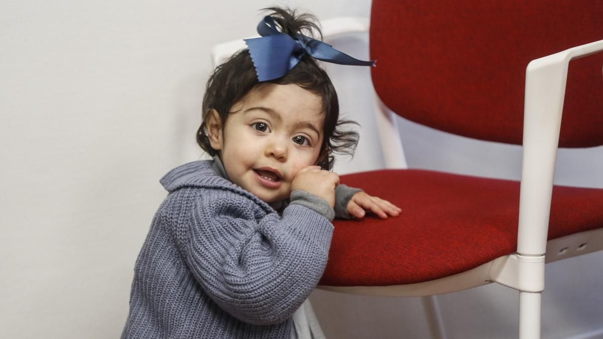 Laura, la pequeña malagueña que ha renacido en el Hospital Reina Sofía: "Se me llena el corazón de ver a mi niña"