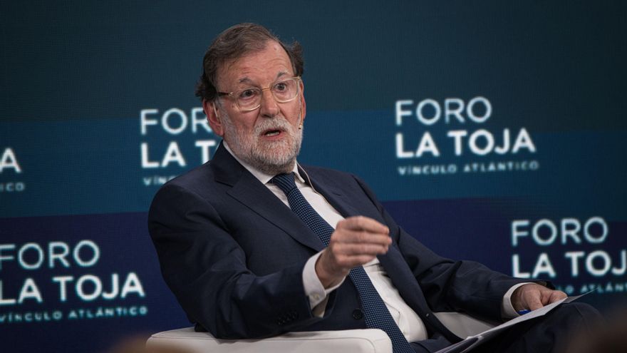 Rajoy se distancia de Feijóo y denuncia los populismos que buscan pescar en el río revuelto del debate migratorio