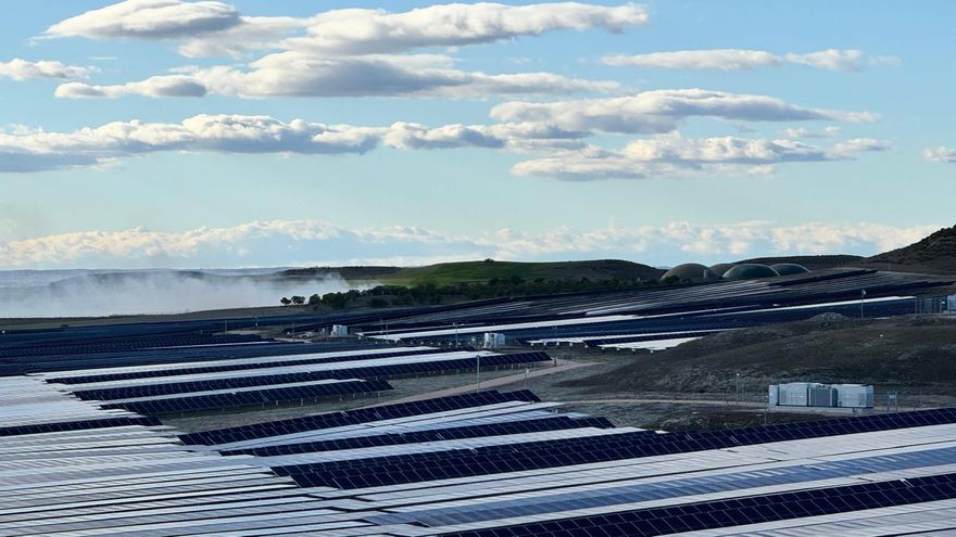 Gran nube de vapor en la planta de compostaje que comparte instalaciones con la de biogás en Belinchón