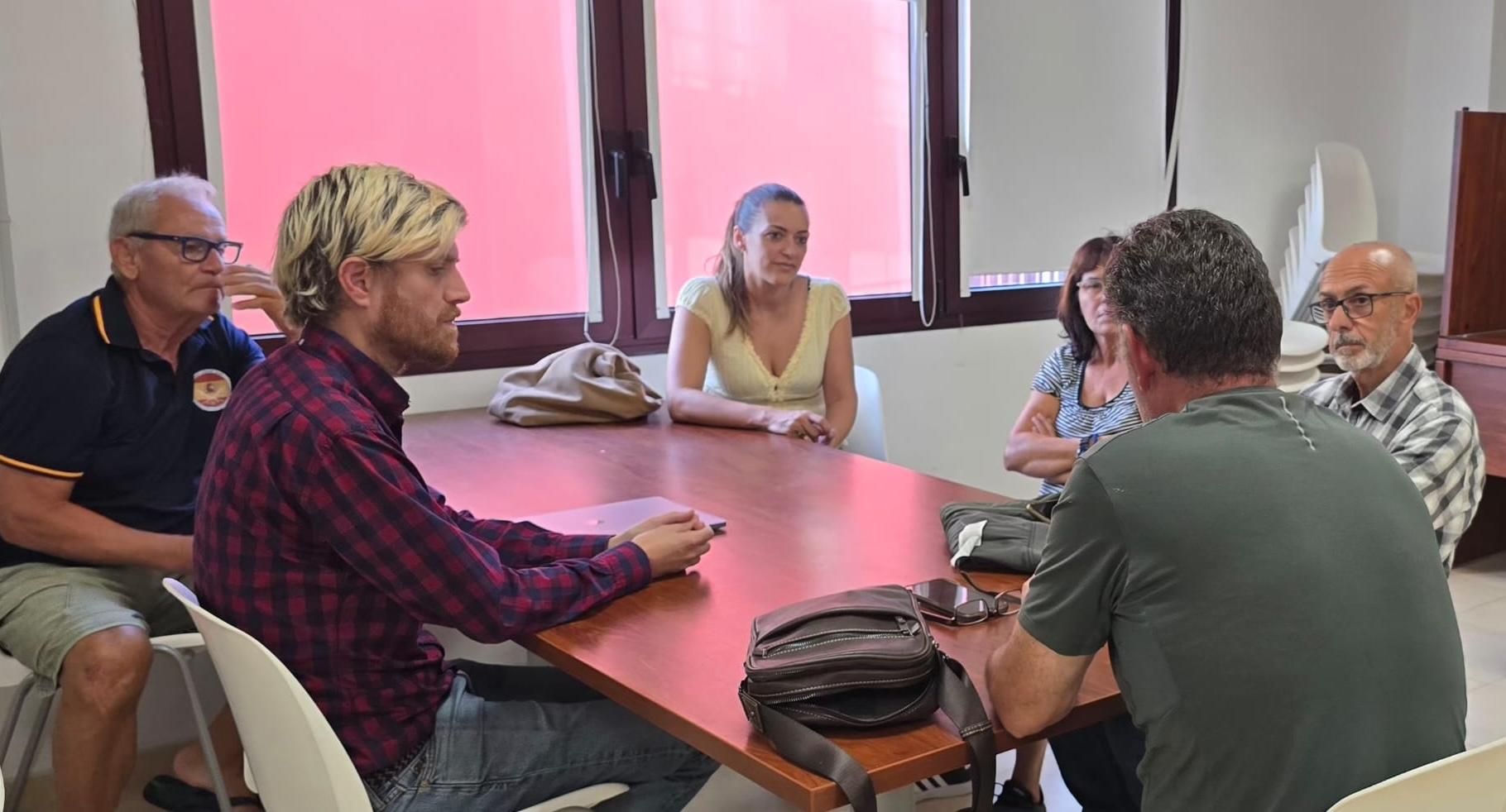 Reunión en el Ayuntamiento de Fuencaliente sobre la actividad cinegética en el municipio.