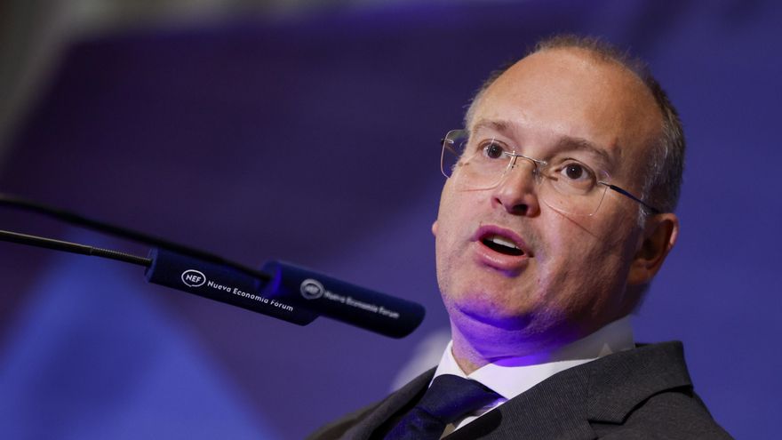 El portavoz del PP en el Congreso, Miguel Tellado, este viernes en un desayuno informativo del Fórum Europa. EFE/ Sergio Pérez