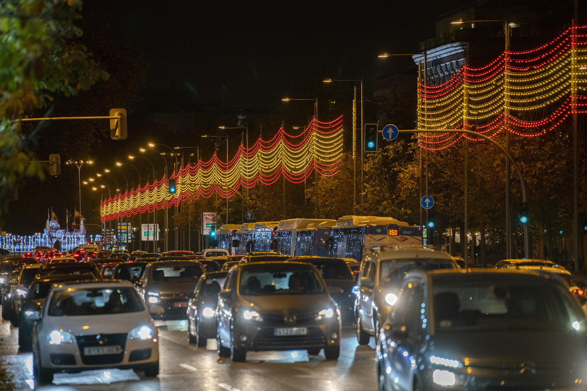Alumbrado de la kilométrica bandera de España