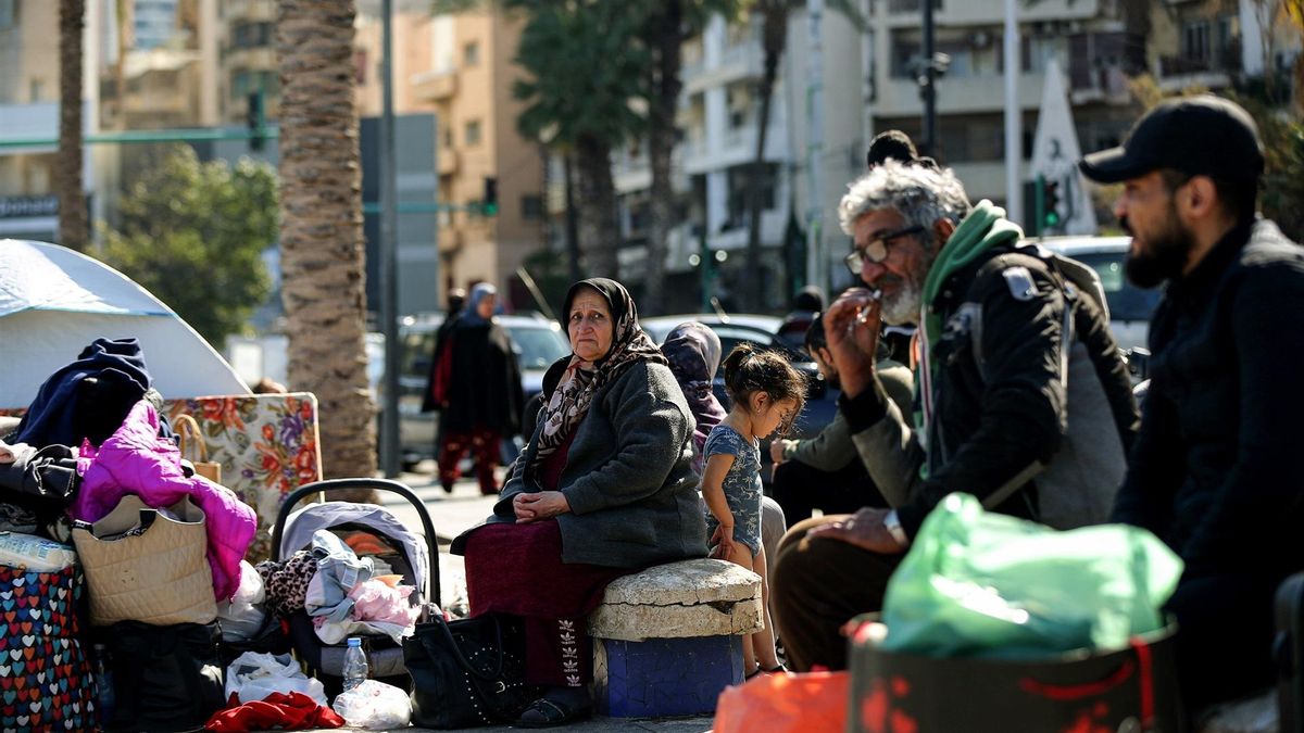 Desplazados libaneses en las calles del centro de Beirut, después de haber huido de los suburbios al sur de la capital, atacados por Israel desde el 2 de marzo de 2026.