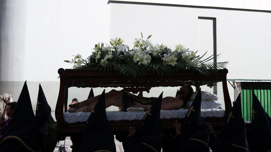 Bolivia vive la Semana Santa con la patrimonial procesión del Santo Sepulcro