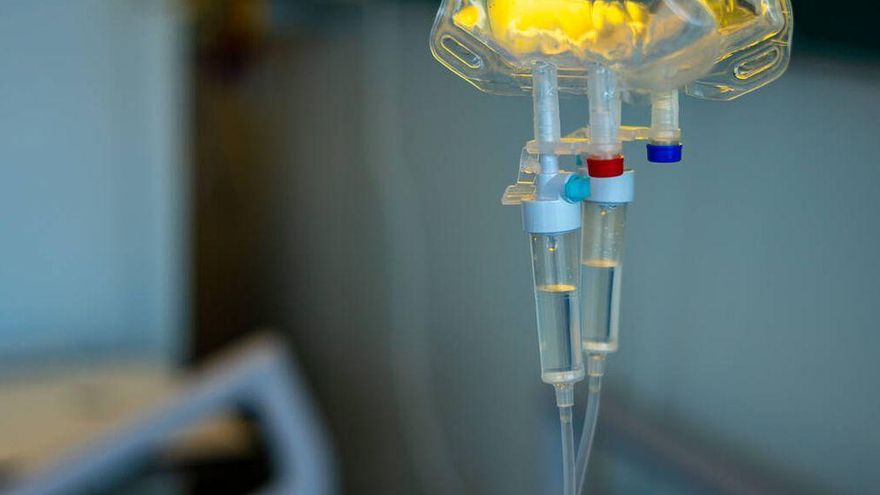 Oncólogos denuncian presiones de una intermediaria de las aseguradoras privadas para que no prescriban terapias caras