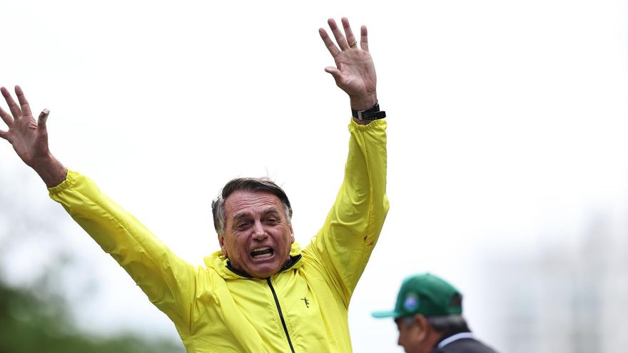 Bolsonaro anunció que retorna a la actividad política