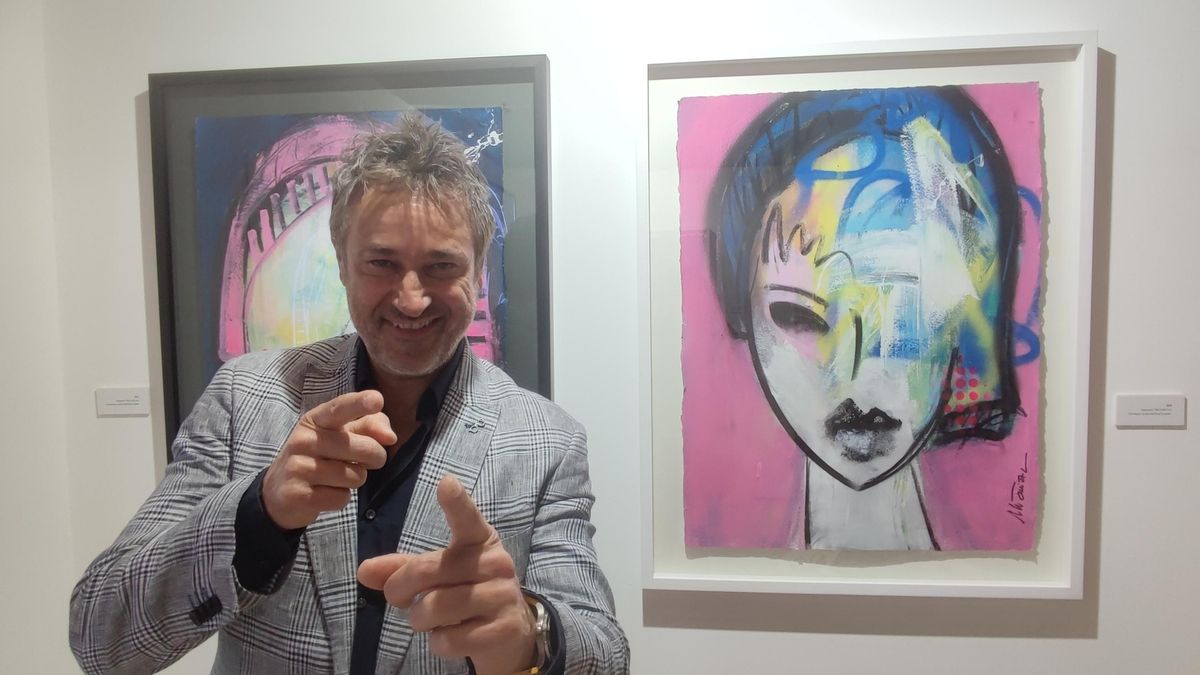 El artista mallorquín Panizza expone Fake-ces, una alegoría sobre la fragilidad de las relaciones humanas en la era digital