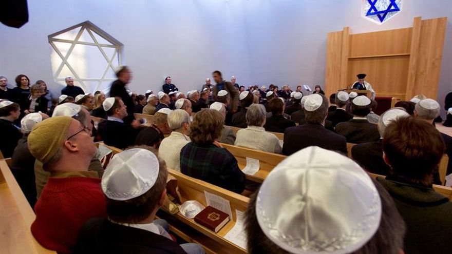 Políticos y medios alemanes se movilizan contra el antisemitismo y por la kipá