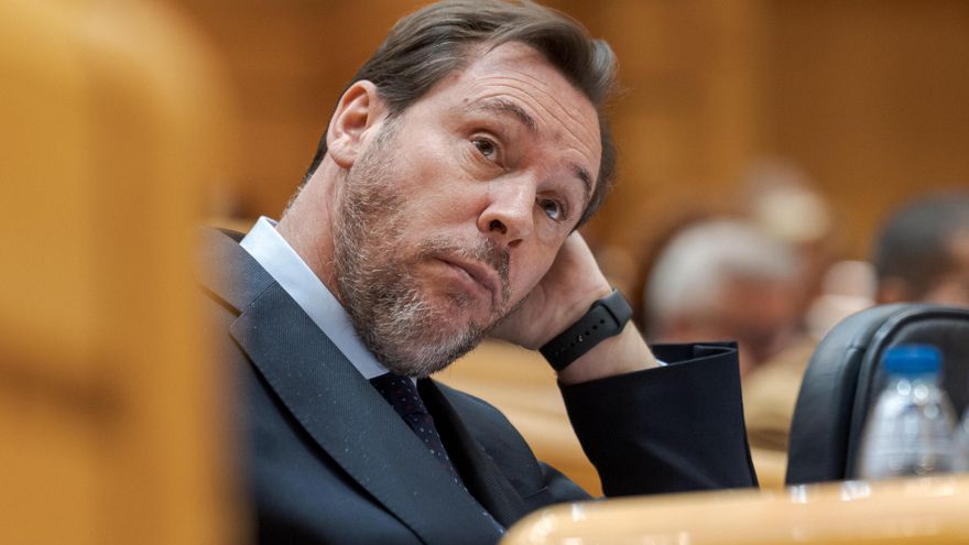 El ministro de Transportes y Movilidad Sostenible, Óscar Puente, durante el pleno extraordinario sobre el caos ferroviario, en el Senado,  a 29 de enero de 2026, en Madrid (España).