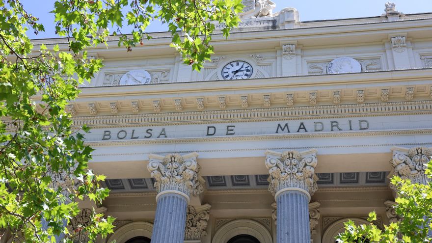 Archivo - Estado de la bolsa de Madrid, a 28 de julio de 2025, en Madrid (España). El Ibex 35 cotizaba en los 14.370 puntos en la media sesión de este lunes, en línea con el incremento del 1% registrado en la apertura, en un contexto marcado por el acuerd