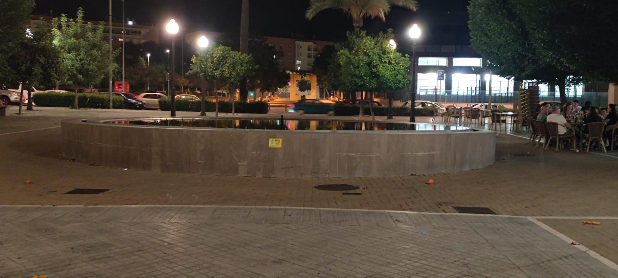 Greenpeace inunda las fuentes de Córdoba con mensajes de advertencia por el regadío intensivo