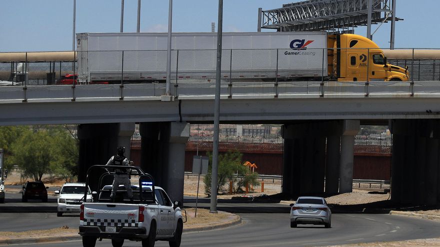 Camioneros inmigrantes en EEUU temen más restricciones tras suspensión de visas de Trump