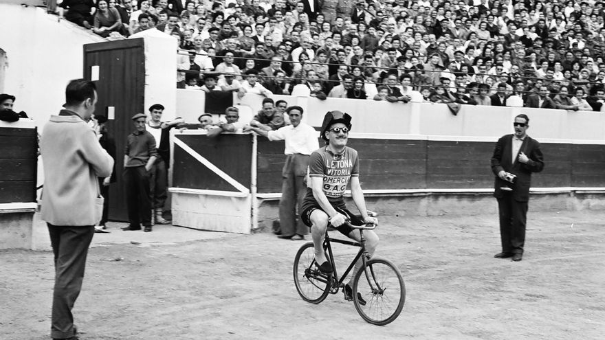 Becerrada del Día del Blusa de 1962, que fue un parodia cómica en torno al mundo del toreo