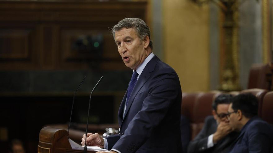 El líder del Partido Popular, Alberto Núñez Feijóo interviene durante el pleno del Congreso de los Diputados este miércoles.