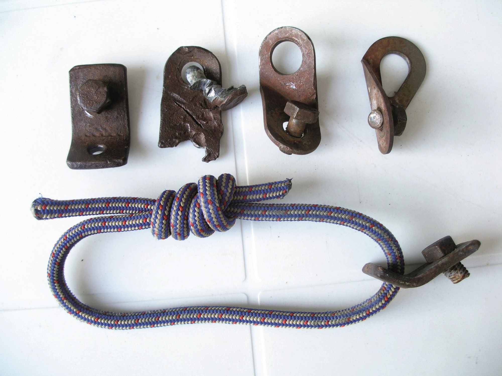 Expansivos de época cambiados en la restauración de la vía por el GM ALTAI (Torrelavega).