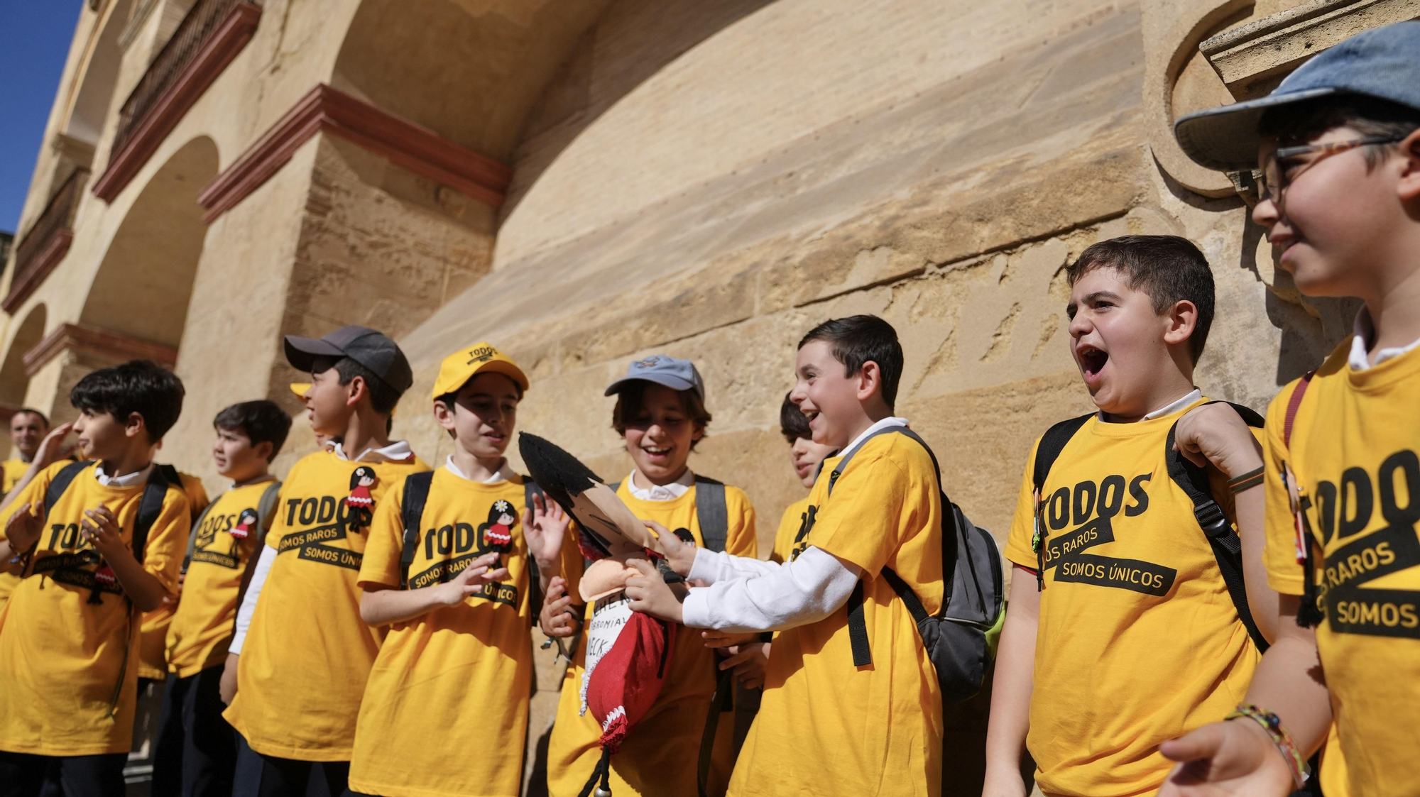 Córdoba abraza la Mezquita Catedral por las enfermedades raras