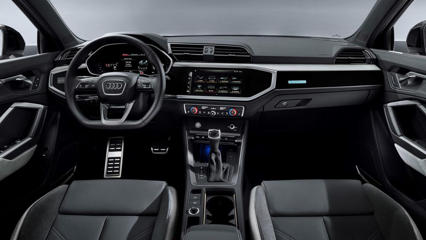 Puesto de conducción del Audi Q3 45 TFSIe.