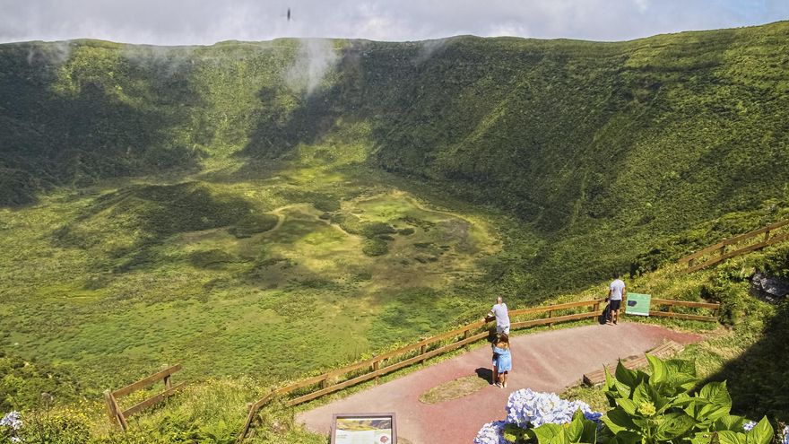 Caldera del Cabezo. Este imponente cráter de 1.450 metros de diámetro culmina las alturas de Faial.