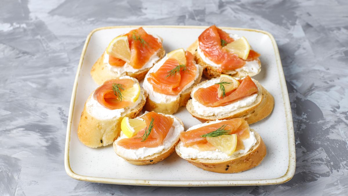 Canapé de salmón ahumado y queso