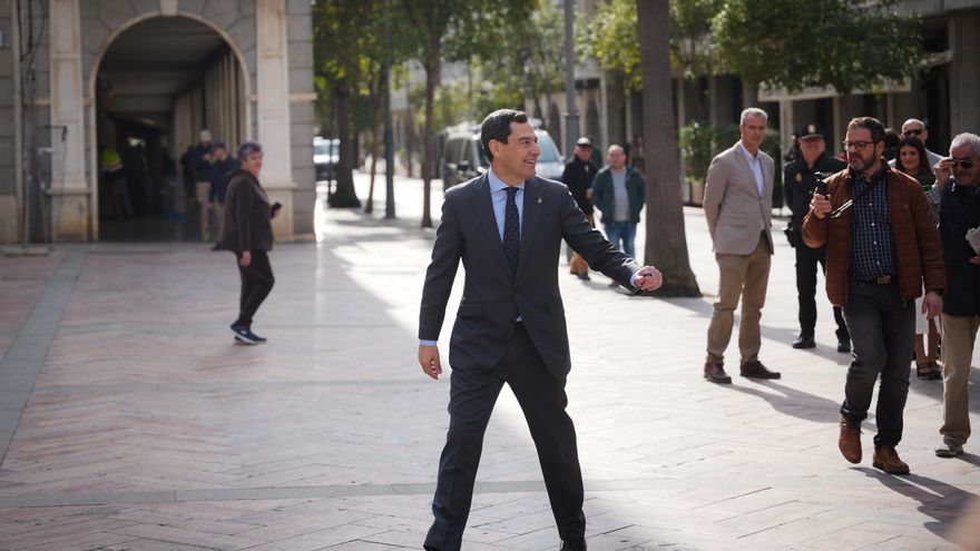 La oposición en bloque acusa al Gobierno andaluz de ignorar las alertas por falta de personal que desató la crisis de cribados