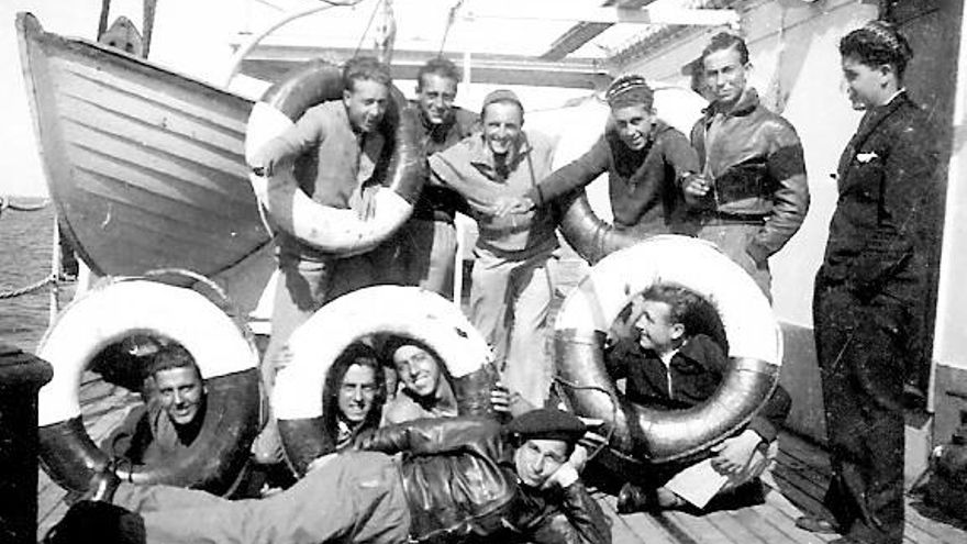 Vicente Pinar en la vuelta del viaje a la URSS con varios compañeros