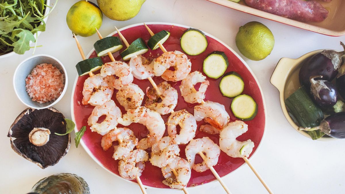 Brochetas de langostinos