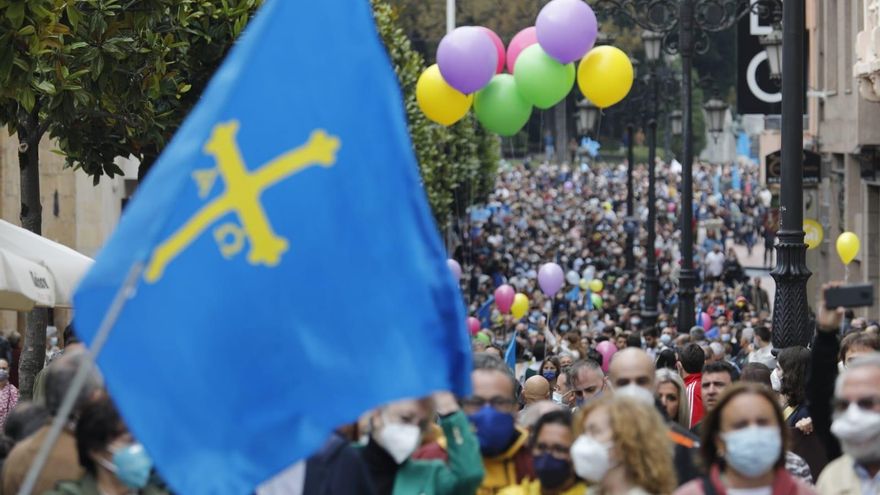 La oficialidad de la llingua asturiana vuelve a la primera línea del debate político en Asturias