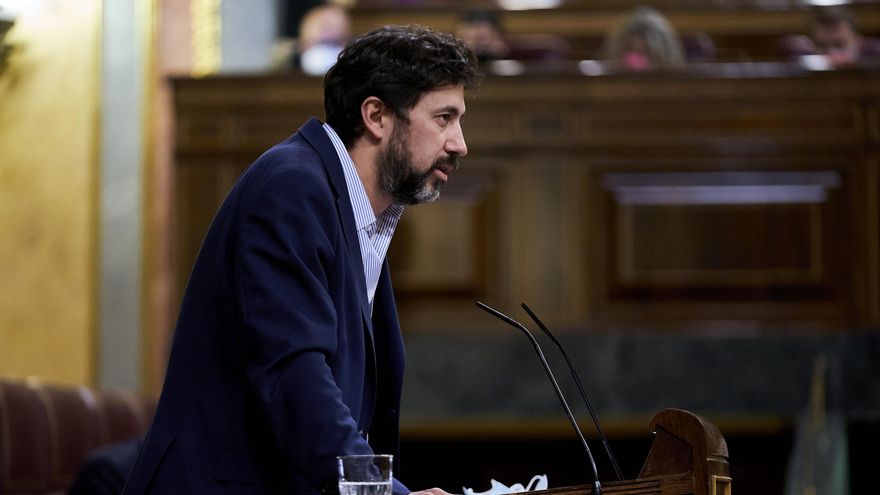 Archivo - El secretario xeral de Podemos Galicia y diputado en el Congreso, Antón Gómez-Reino, interviene en una sesión plenaria en el Congreso de los Diputados, a 23 de noviembre de 2021, en Madrid, (España).