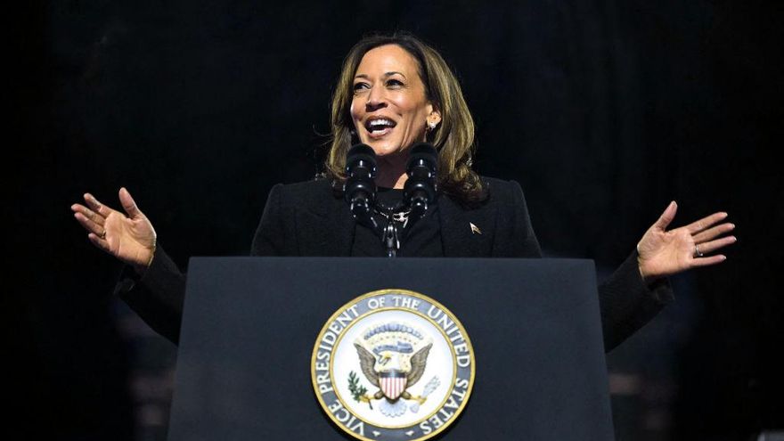 Kamala Harris durante su mitin de cierre en Filadelfia este lunes.