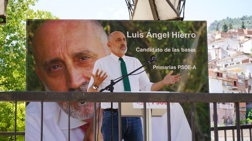 Luis Ángel Hierro durante un acto de campaña en la localidad jiennense de La Puerta de Segura.