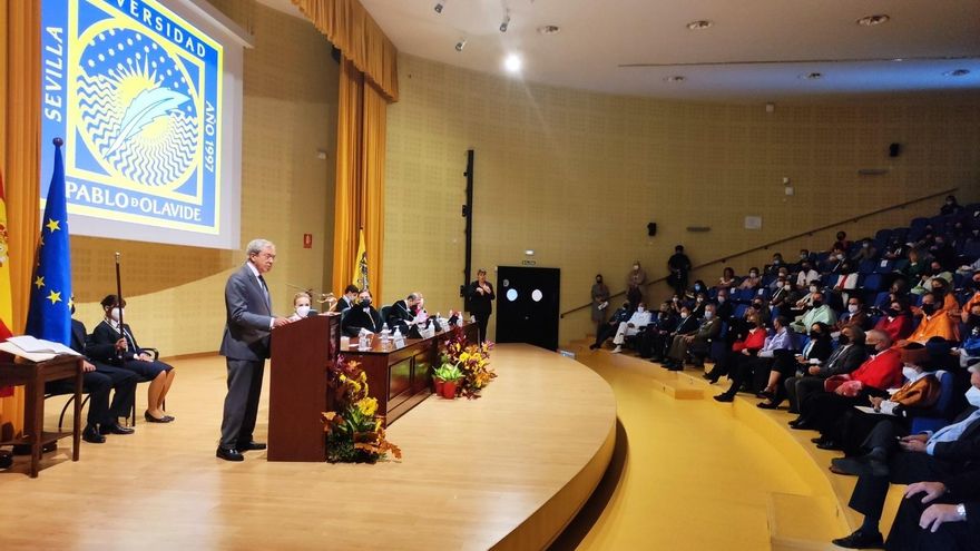 Velasco durante la apertura en la Universidad Pablo Olavide (UPO)