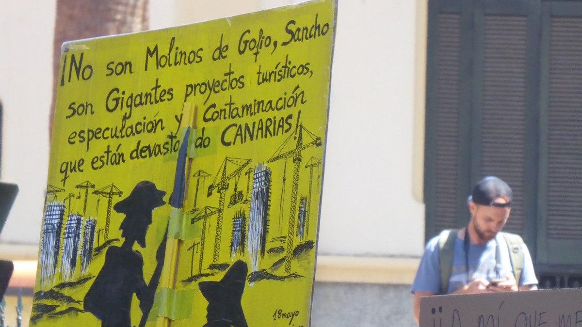 Pancarta en la manifestación de Santa Cruz de Tenerife.