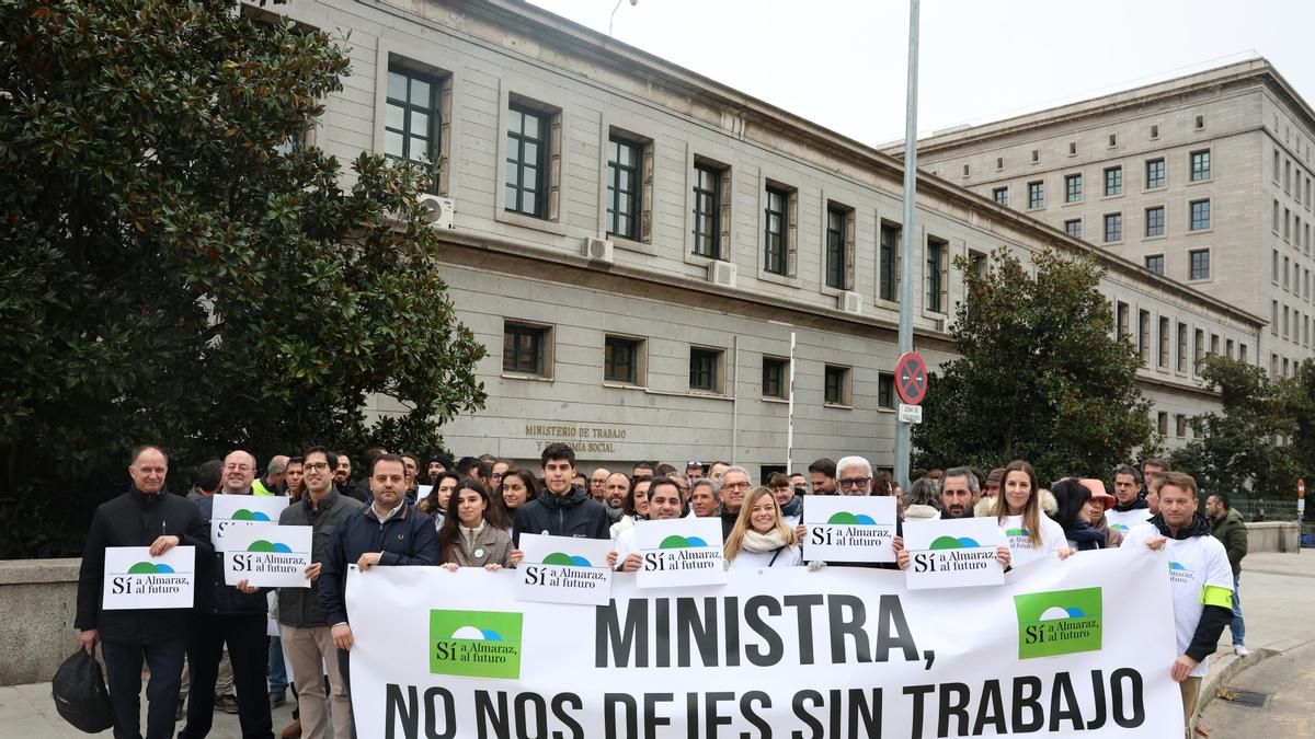 Alcaldes y empresarios aplauden la prórroga de Almaraz pero urgen a planificar ya su futuro más allá de 2030