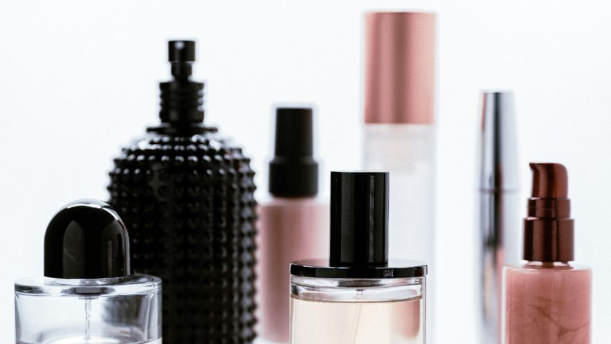 Las autoridades sanitarias ordenan el cese de fabricación y distribución de los productos de cuatro marcas de cosmética