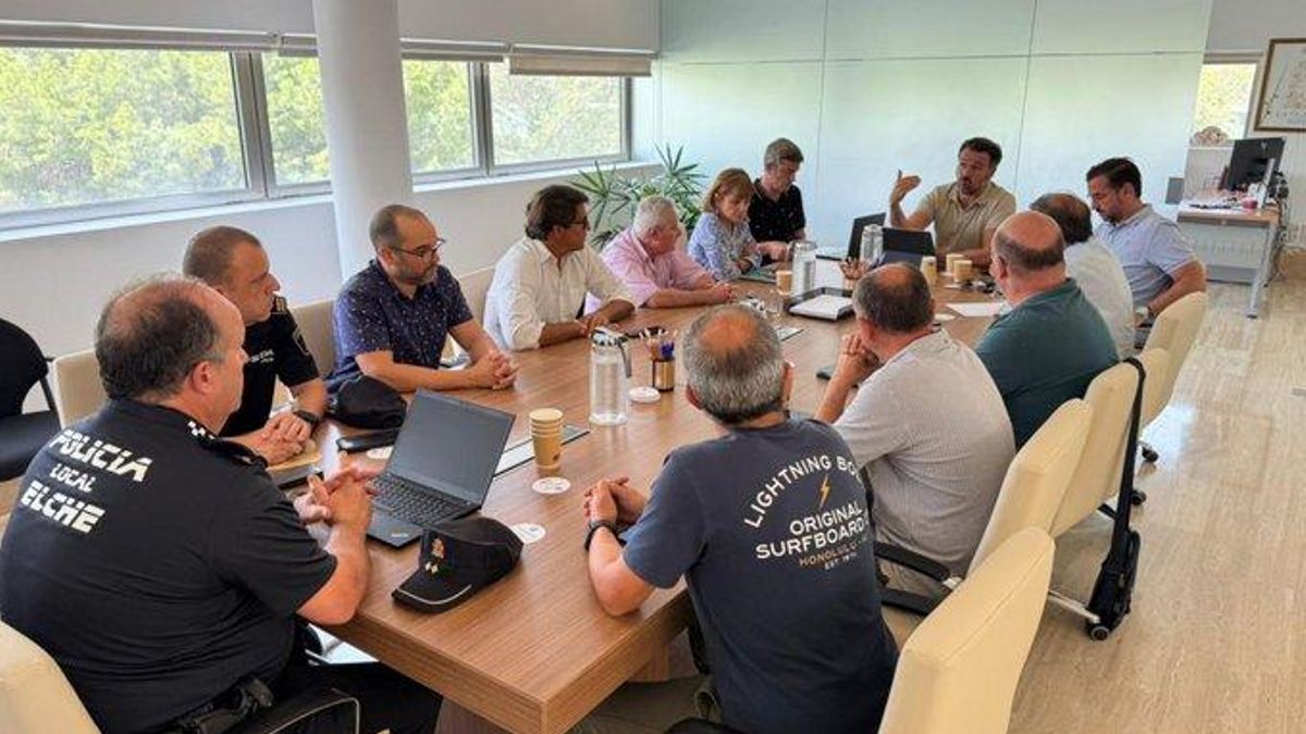 El alcalde Pablo Ruz ha presidido un comité de crisis en el Ayuntamiento de Elche.