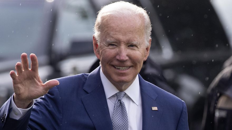 El presidente de EE.UU., Joe Biden, sale de la Casa Blanca con rumbo a Filadelfia, este 14 de junio de 2022. EFE/Michael Reynolds