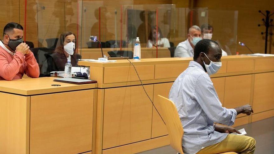 La Fiscalía pide siete años y medio de prisión a un policía local por darle una paliza a un vendedor ambulante en Gran Canaria