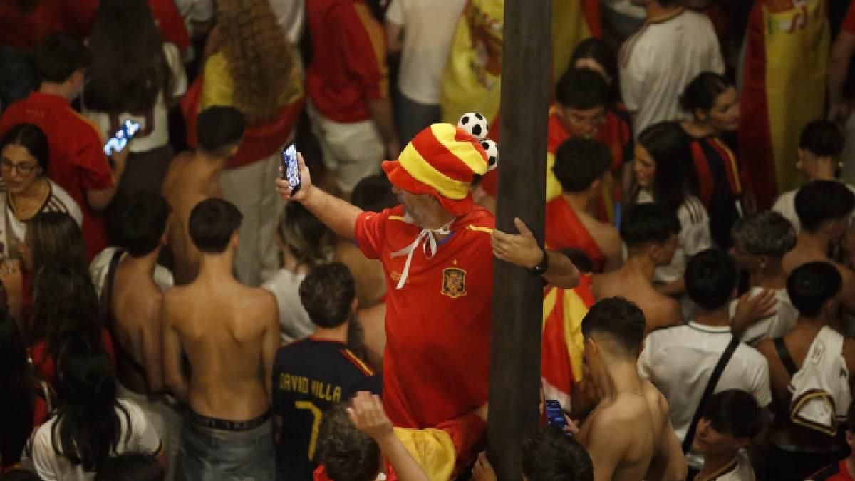 La celebración de los cordobeses en Las Tendillas tras el triunfo de España, en imágenes