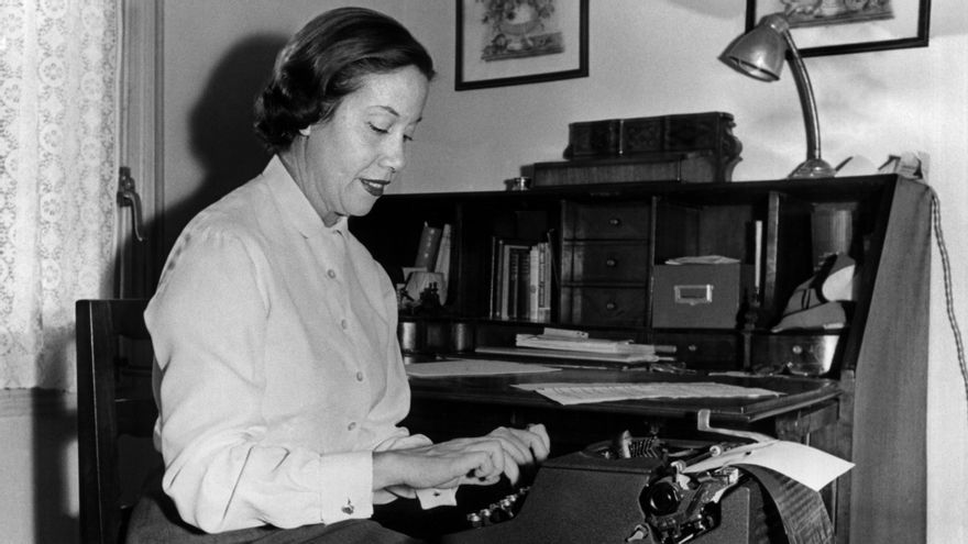 La escritora Carmen Kurtz