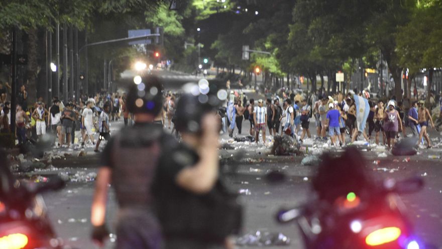 Incidentes en el Obelisco: al menos 14 detenidos y diez policías heridos