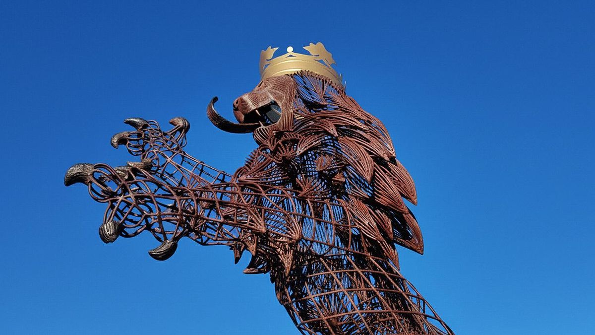 León rampante en la glorieta de Saenz de Miera, Ordoño II y Paseo de Salamanca.