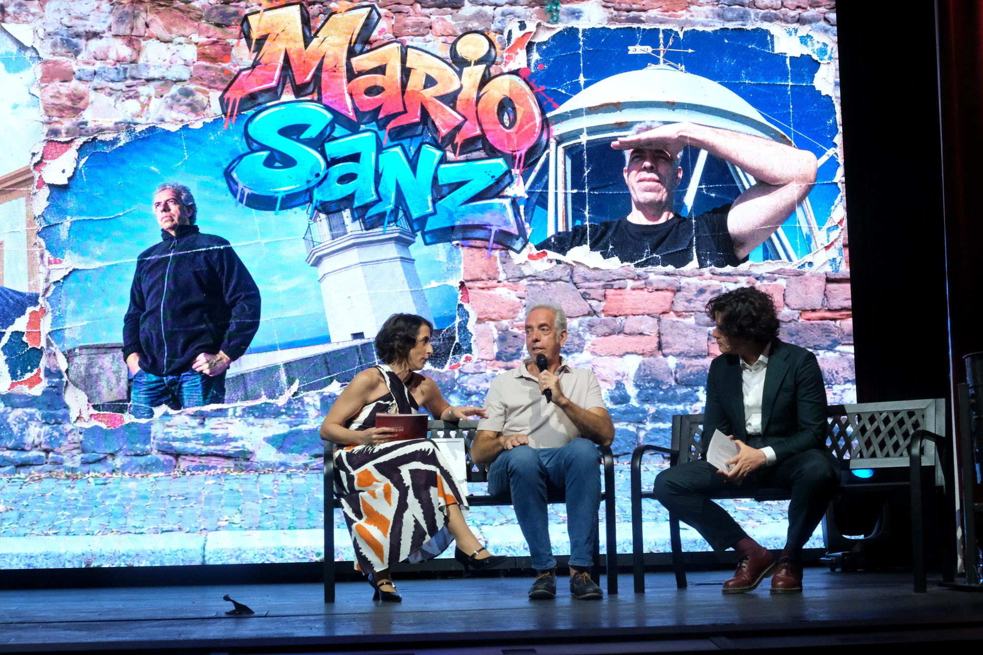 El premiado, durante la breve entrevista con los presentadores.