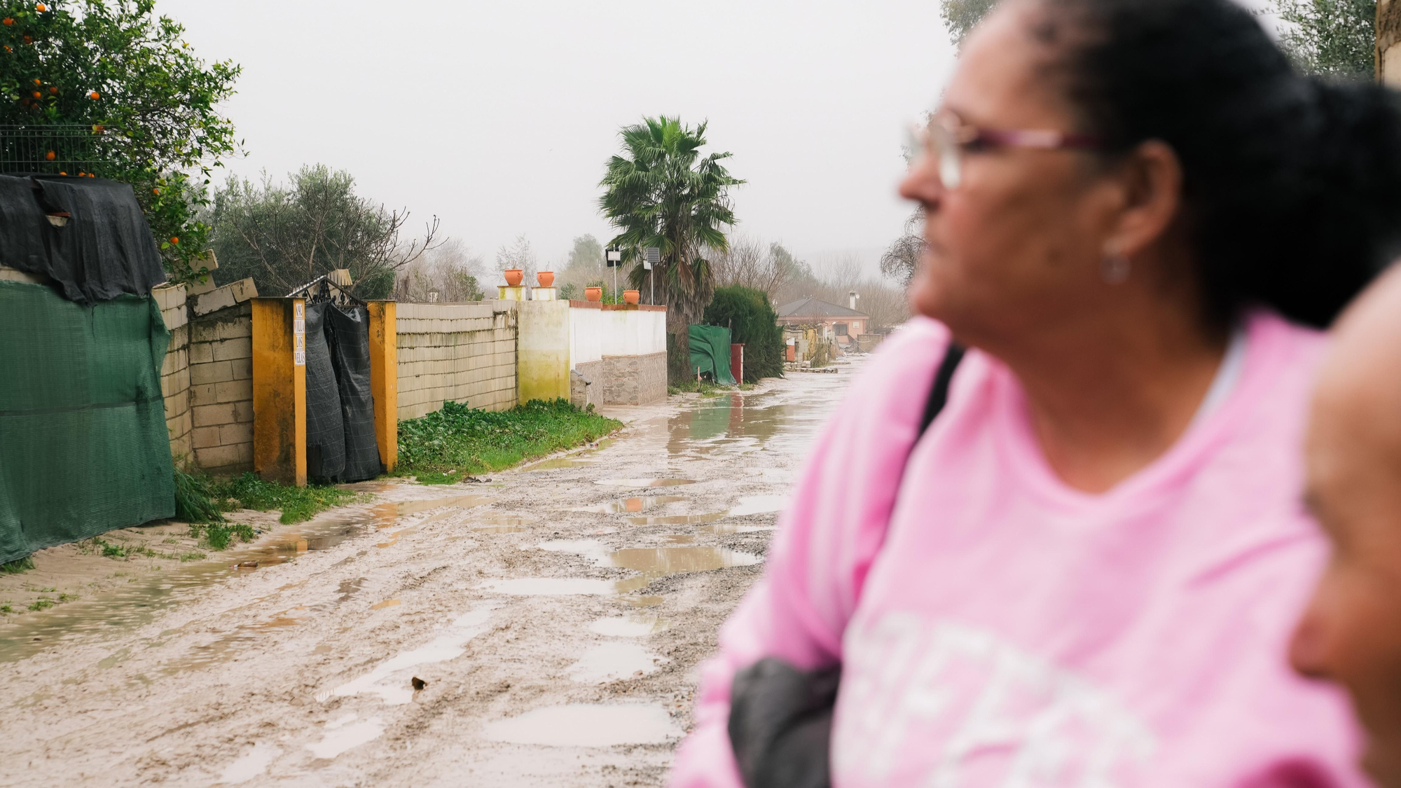 El lodo y el barro, dentro de las parcelas de las calles Perdiz y La Tórtola